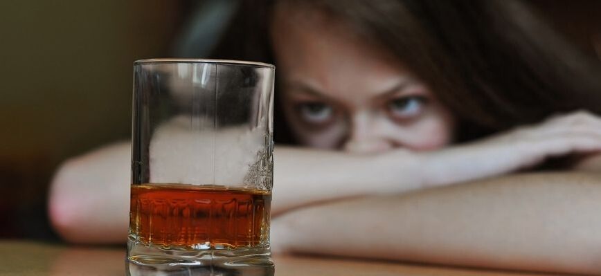žena pití alkoholu, jak přestat