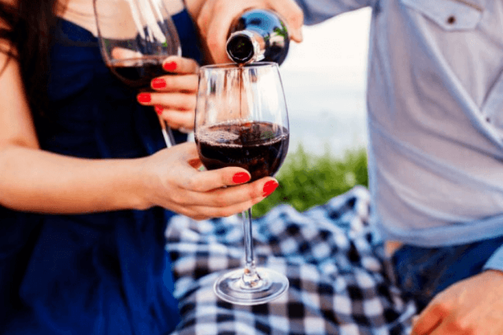 Víno je nejlepší alkoholický nápoj pro příjemný večer před sexem