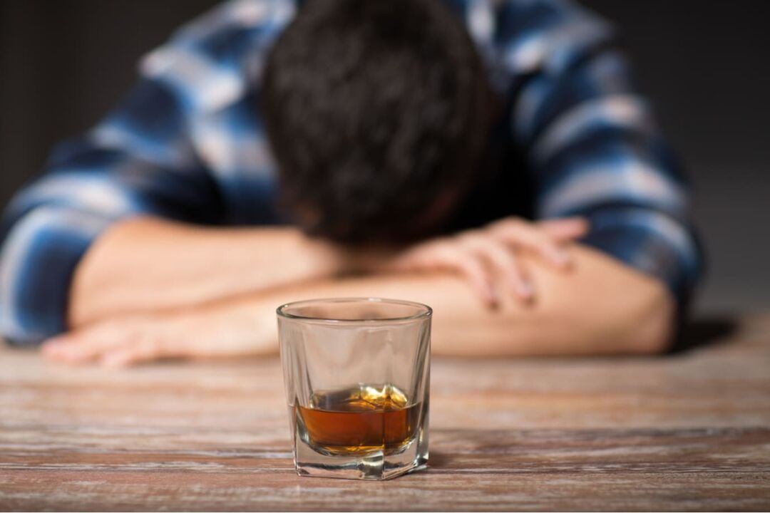 ospalost může být důsledkem náhlého vysazení alkoholu